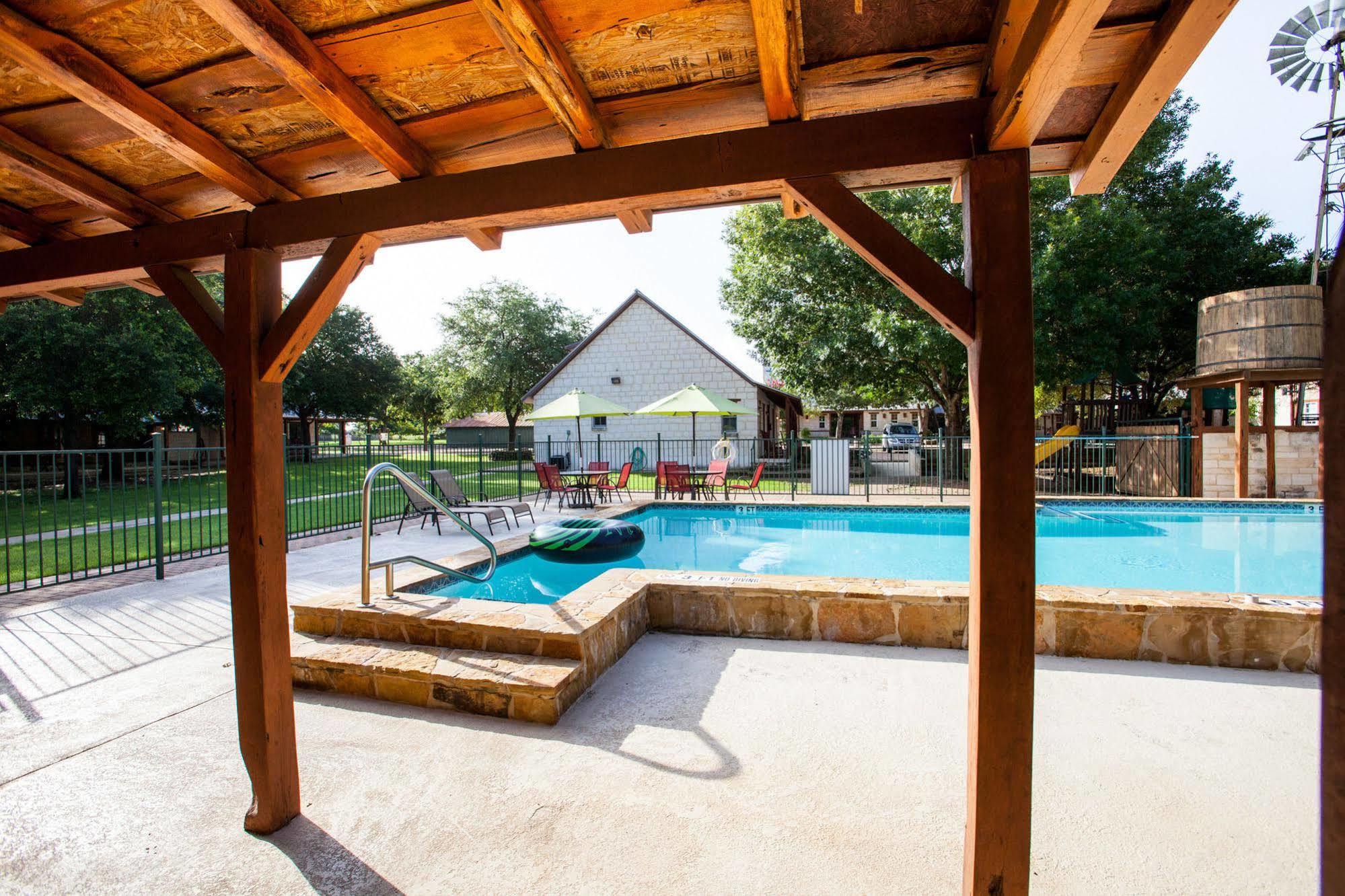 ניו בראונפלס Gruene Cottages מראה חיצוני תמונה